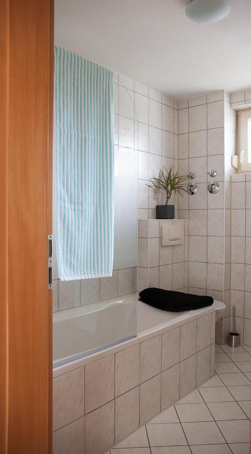 Gemuetliche Wohnung Mit Sonniger Terrasse Bietigheim-Bissingen Extérieur photo